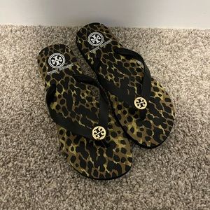 Tory Burch Black/Brown Cheetah Print Flip-Flop Sandals